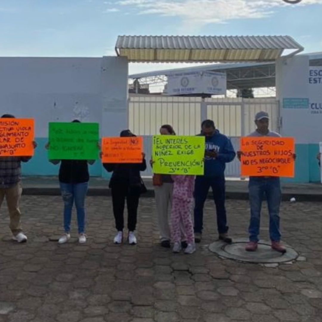 Padres Denuncian a Un Maestro por Presuntamente Exponer Material Inadecuado a sus Hijos en San Felipe.